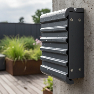 Briefkasten aus  pulverbeschichtetes Aluminium mit Tropfen darauf